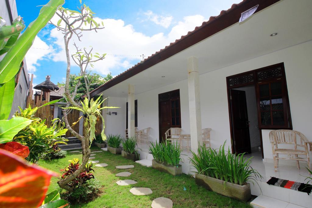 Andy Guesthouse Canggu  Exterior photo